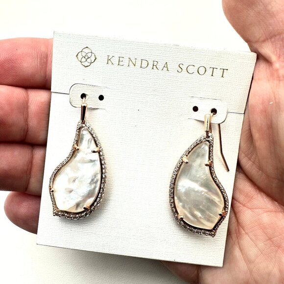 Kendra Scott Tinley Earrings Rose Gold Tone Pearl Pierced - Picture 2 of 3